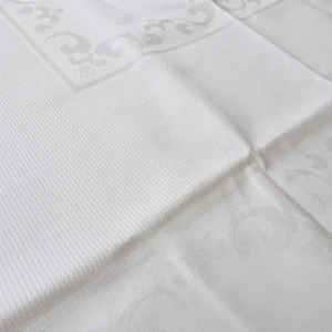 Serweta z aidowym szlakiem do haftu krzyżykowego z bawełnianego adamaszku