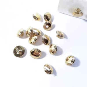 Guzik metaliczny, na nóżce, w kolorze złotym  o  średnicy 11 mm