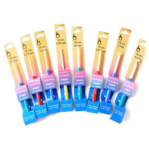 Szydełko plastikowe z plastikową rączką, w różnych kolorach, bezpieczne dla dzieci- rozmiar od 2 do 6  mm- długość szydełka 14 cm