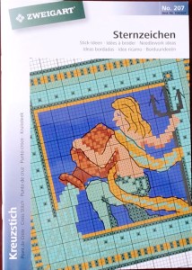 Książeczka Wydawnictwa Zweigart na haft krzyżykowy wzorów znaku zodiaków. - Format A-5, - 36 stron, - 62 wzory oraz 6 wzorów alfabetów.