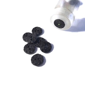 Guzik plastikowy, kolor czarny o średnicy 15 mm, płaski, na dwie dziurki