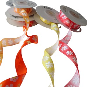 Wstążka z tkaniny satynowej wzory kwiatów, - szerokość wstążki 16 mm, - kolory : żółta, pomarańczowa, czerwona