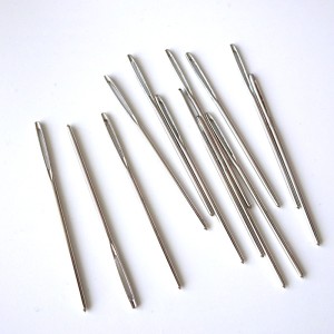 Igła do haftu gobelinowego - półkrzyżykowego  (tępy czubek igły ) -  rozmiar 16 ( długość 55 mm) - ucho 15 mm - idealne do haftu na kanwach sztywnych