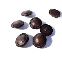 Guzik  a la skóra 22 mm