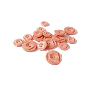 Guzik plastikowy w kolorze morelowym o średnicy 22 mm i 16 mm, - do żakietów i sweterków - cena za kpl / mały i duży guzik