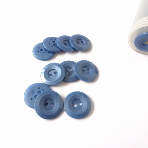 Guzik  25 mm niebieski