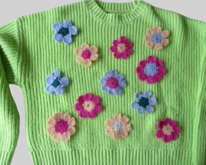 zestaw (12 szt) kwiatków z wełny wykonanych szydełkiem do ozdoby swetra