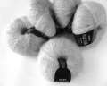Włóczka Kid-Silk produkcji Drops (na zdjęciu 5 szt) - kolor jasny szary 44 - motek 25g / 210 mb / 230 yds - druty 3,5-4 - skład: 75% mohair, 25% silk