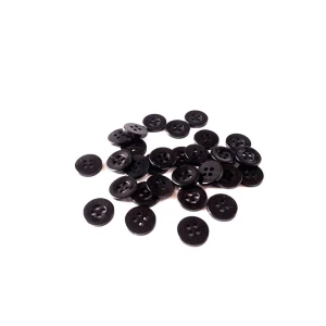 Guzik plastikowy w kolorze czarnym o średnicy 10 mm, koszulowy