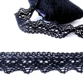Koronka bawełniana do celów ozdobnych do stosowania w krawiectwie- produkcja Hiszpania- kolor: czarny- szerokość 3,50 cm- 100% bawełna