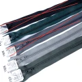 Zamek błyskawiczny (suwak, ekler), spirala, rozdzielczy do kurtki - produkcji japońskiej YKK, bardzo dobrej jakości - długość : 40 cm