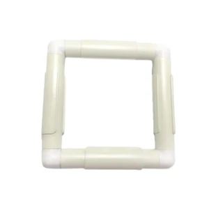 Plastikowa rama do haftu z mocowaniem tkaniny za pomocą specjalnych klipsów.- rozmiar 15,2x15,2cm - średnica rurki ok.2 cm