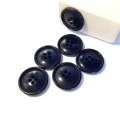 Guzik plastikowy, płaszczowy, kurtkowy,  średnica: 26 mm - kolory:  granatowy