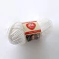 Włóczka Amore produkcji Red Heart na zimowe czapki, szal, swetry w składzie: 50%wełna/50%akryl  - motek 50g/80m - kolor ecru