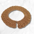 Szydełkowy kołnierzyk wykonany ręcznie z jakościowo dobrej włóczki, rozmiar typowo damski. - średnica 28 cm, średnica w środku 16 cm - kolor miedziano-złoty